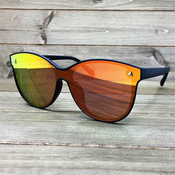 O2 Eyewear 7123 Oversize Shield Sunglasses(R) - Picture 5 of 8